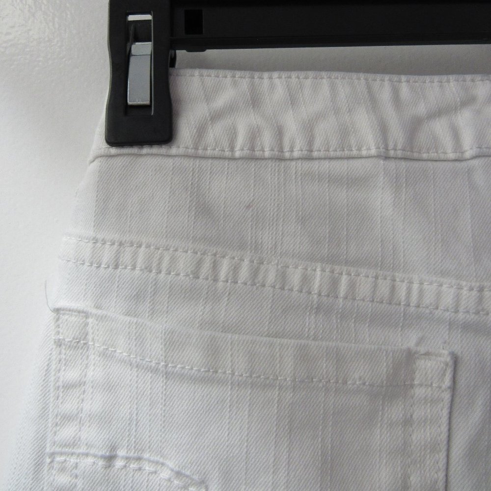 Liz Claiborne White Jeans Size 10 - Picture 16 of 16